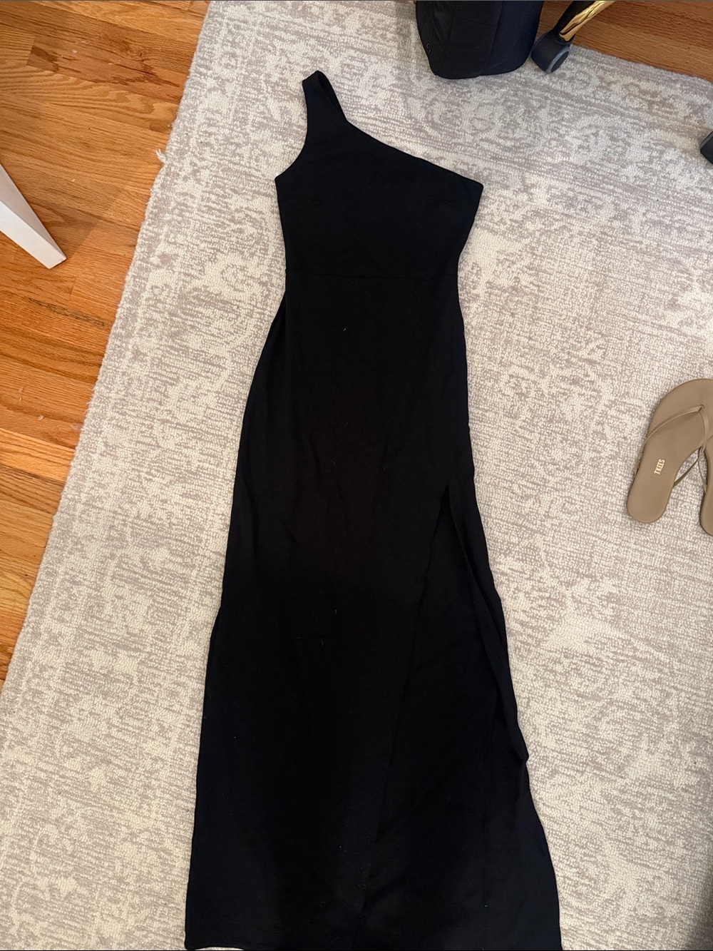 Lulus one shoulder maxi dress w/slit